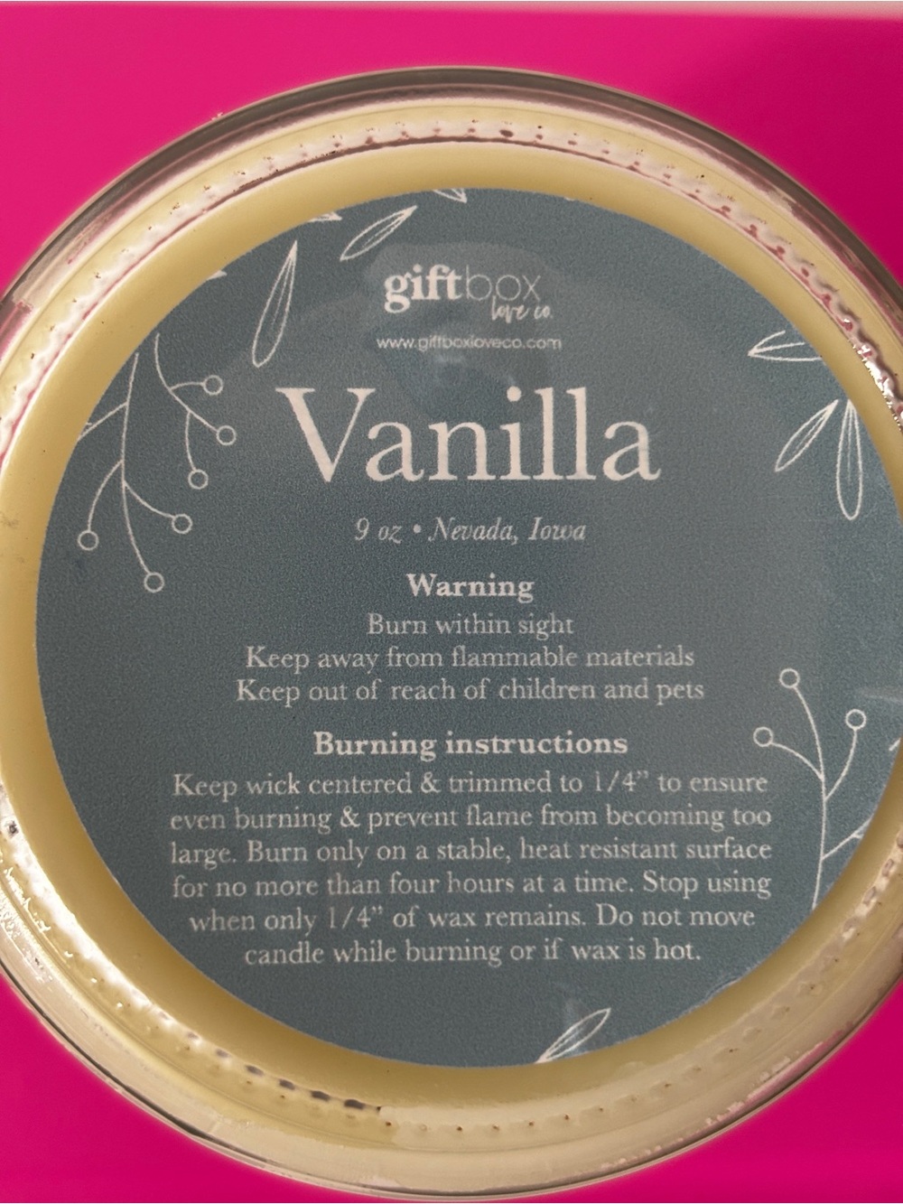 No Words... Just Hugs Candle - Vanilla - Picture 3 of 3